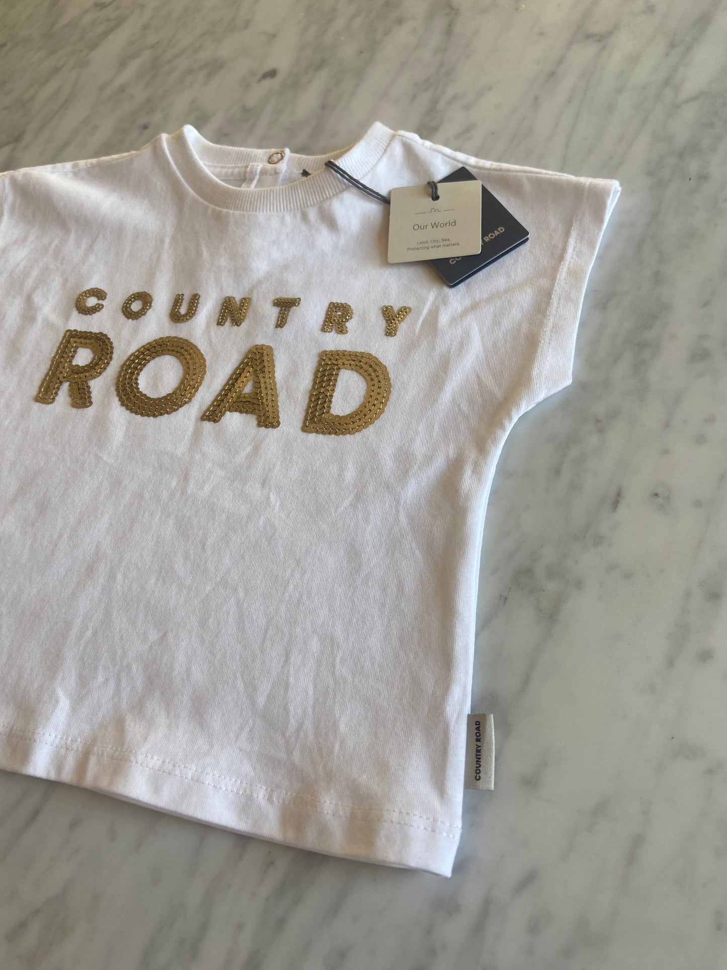 BNWT Country Road T-Shirt (1Y)